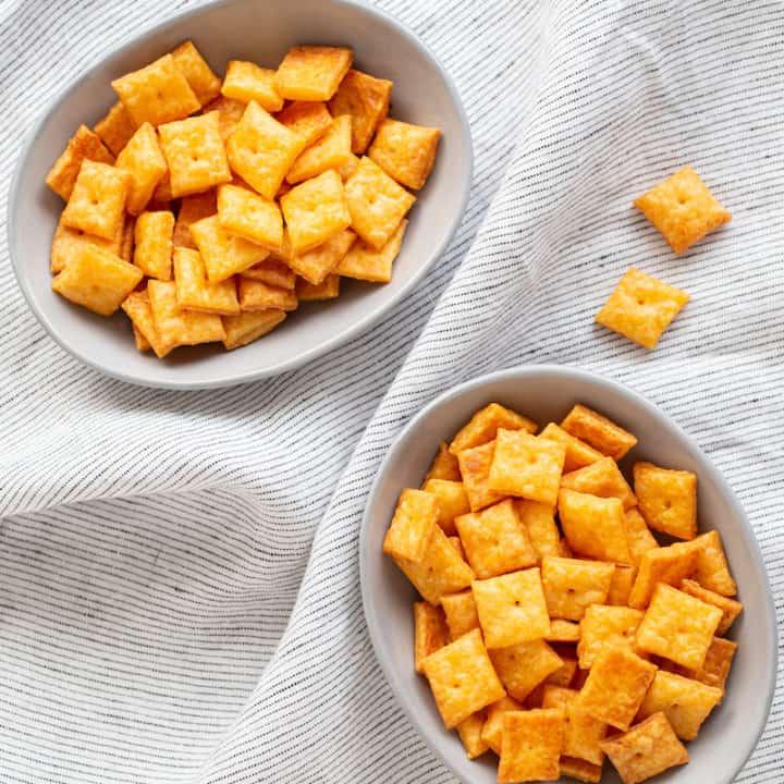baked-homemade-cheez-its-2-Photograph-©-Good-Food-Stories-LLC-720x720